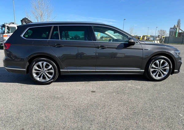 Volkswagen Passat cena 155000 przebieg: 29500, rok produkcji 2022 z Brzeszcze małe 154